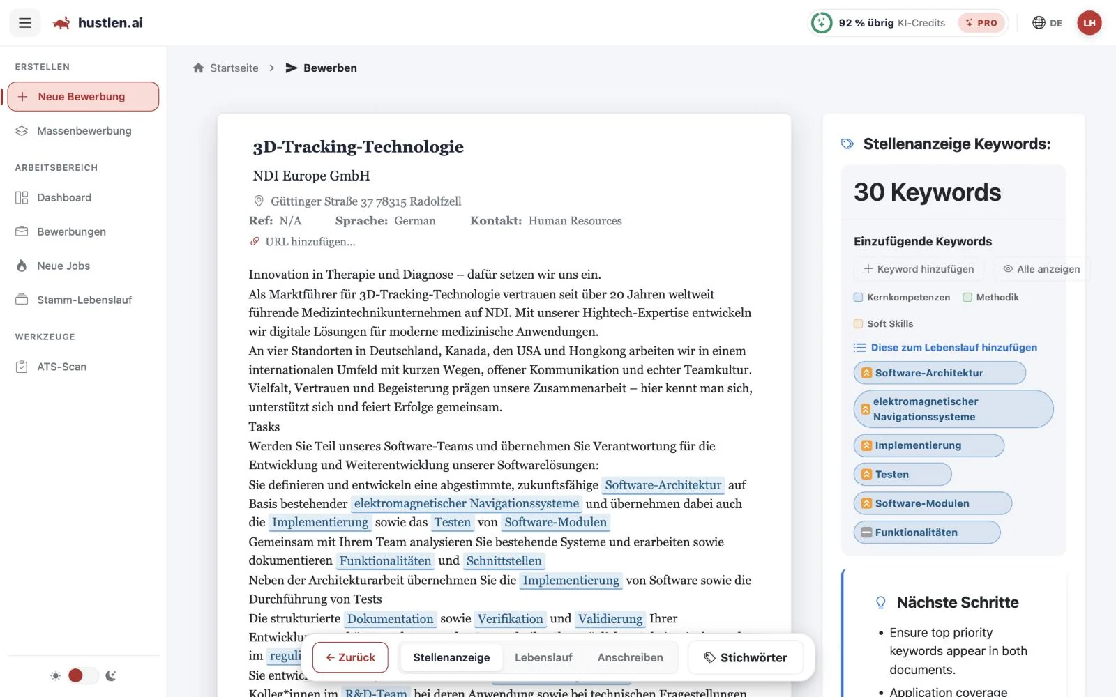 Eine Stellenanzeige in hustlen.ai mit markierten Kernanforderungen und einer Liste der 30 erkannten Keywords.